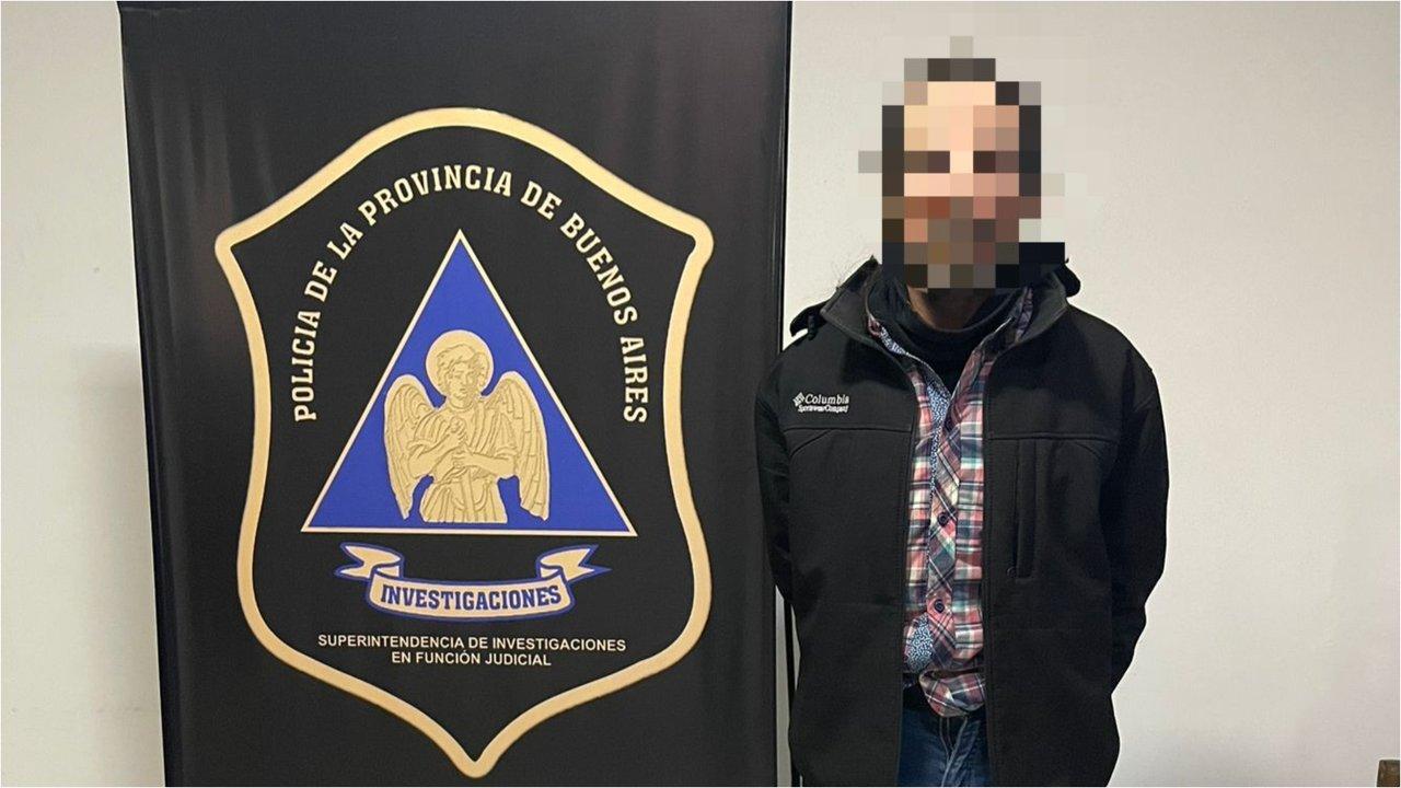 Estaba proacutefugo por abuso sexual y amenazas y fue detenido cuando fue a votar a Isidro Casanova