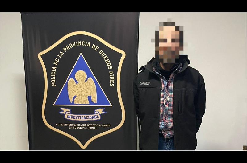 Estaba proacutefugo por abuso sexual y amenazas y fue detenido cuando fue a votar a Isidro Casanova