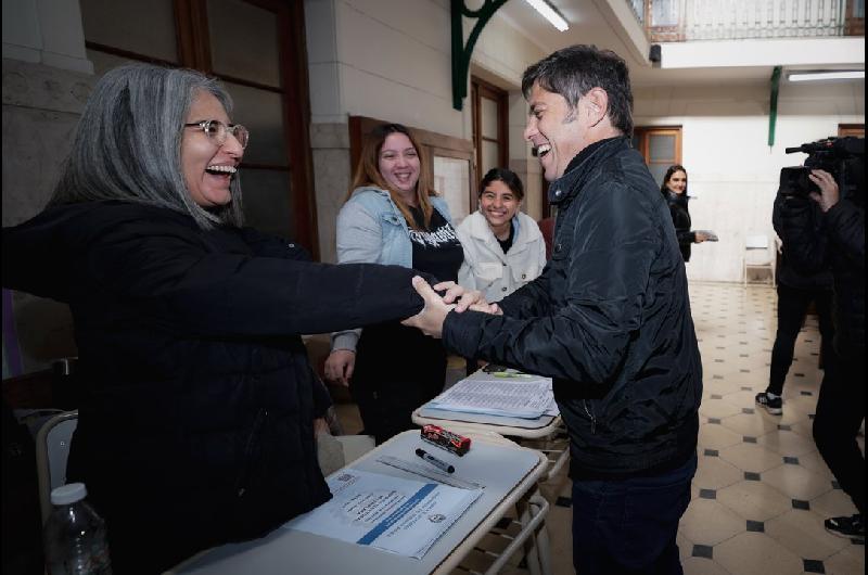 El kicillofismo festeja en La Plata y la militancia K se moviliza en la casa de Cristina Kirchner