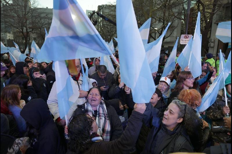 La paliza de Fuerza Patria a las encuestadoras- el estudio que daba ganador a La Libertad Avanza por 10 puntos