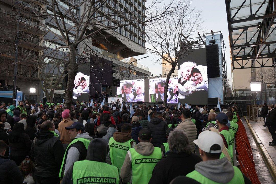 Fracaso de encuestadoras- soacutelo tres acertaron que ganaba Fuerza Patria pero ninguna anticipoacute la diferencia