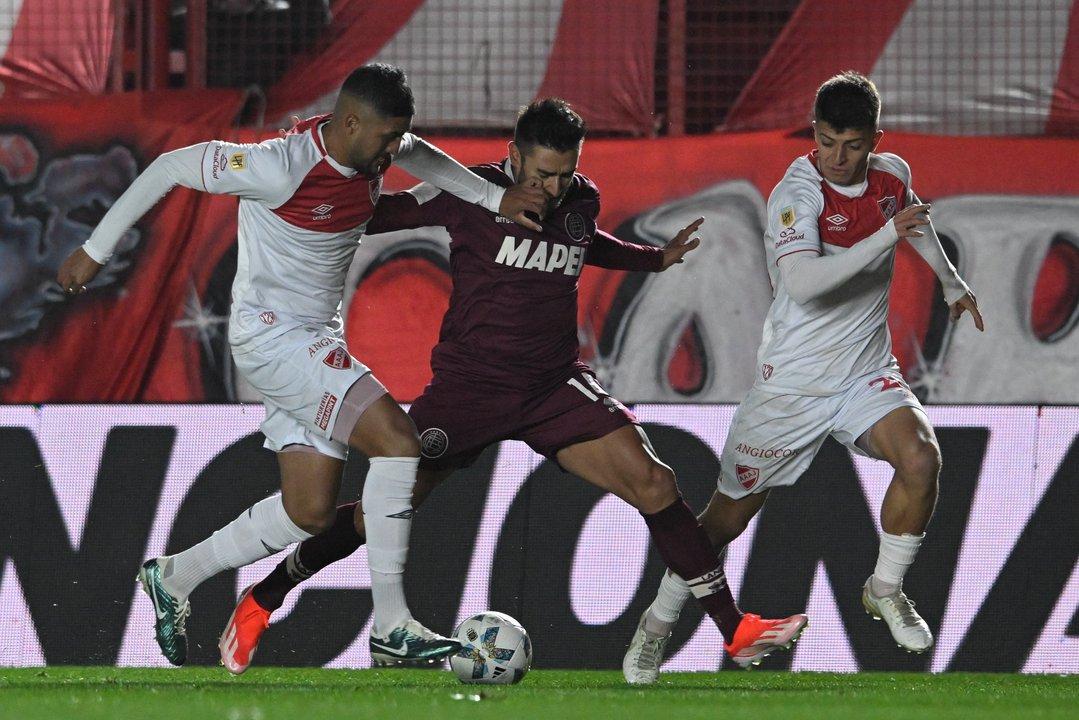 Argentinos Juniors y Lanuacutes se enfrentan en Racing para definir un nuevo semifinalista de la Copa Argentina