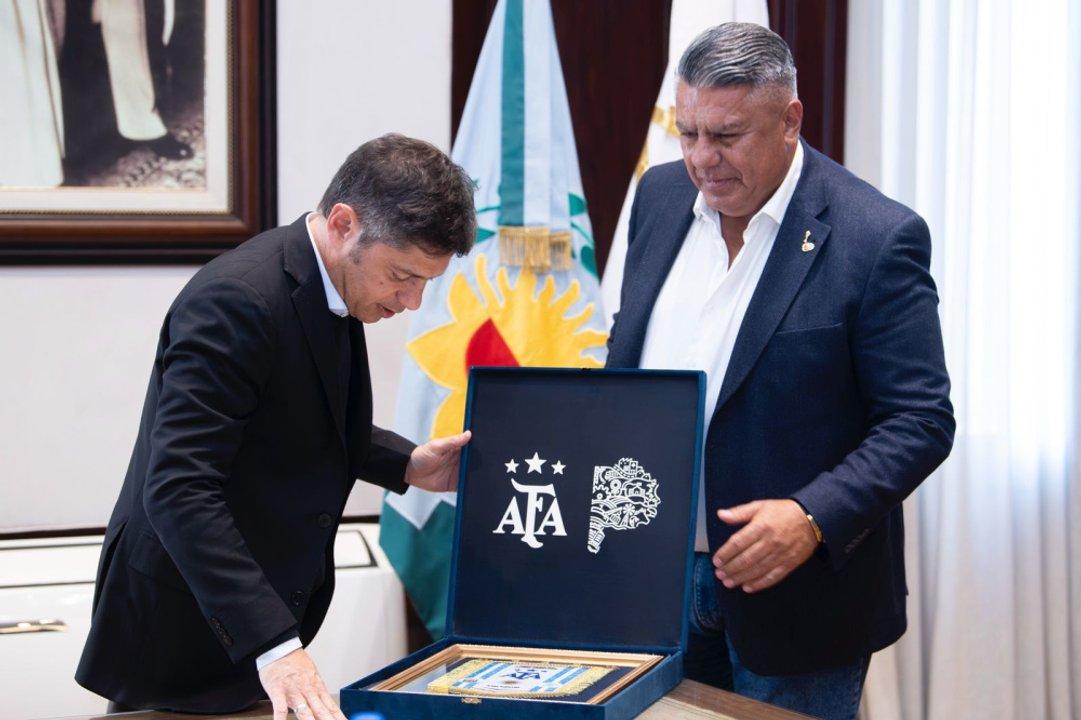 Chiqui Tapia felicitoacute a Kicillof por el triunfo en las elecciones legislativas en Buenos Aires