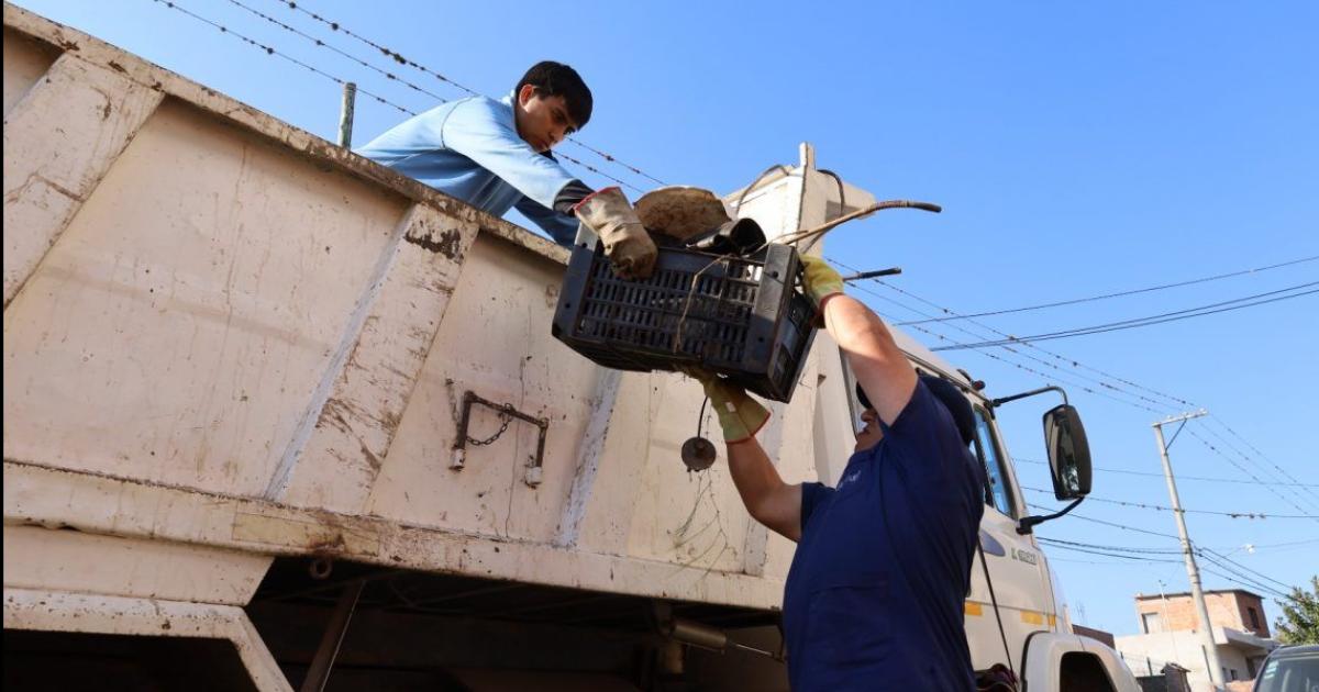 Refuerzan las medidas de prevencioacuten del dengue en distintos barrios