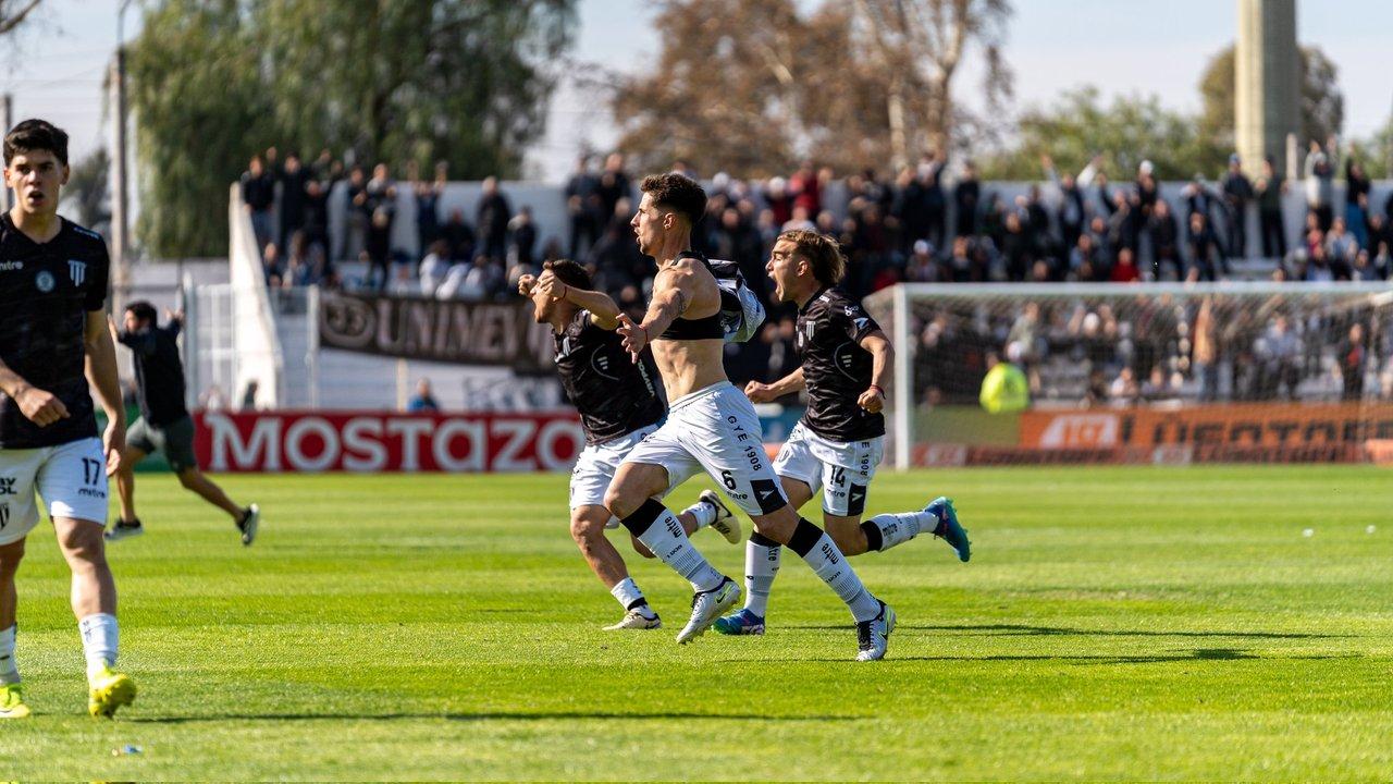Agoacutenico triunfo de Gimnasia de Mendoza sobre su homoacutenimo de Jujuy para ser liacuteder de la Primera Nacional