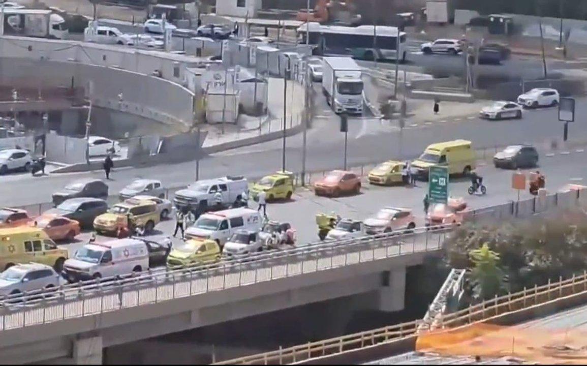 Tiroteo contra un autobuacutes en Jerusaleacuten- seis muertos