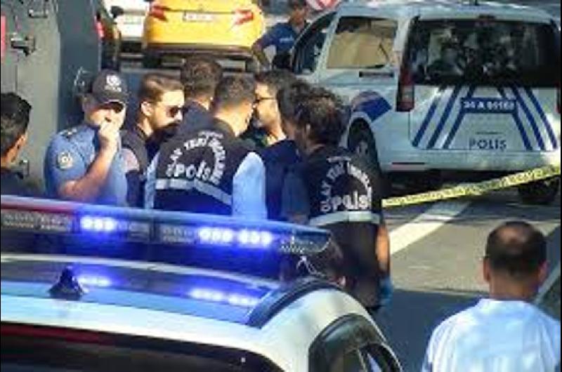 Un ataque contra una comisariacutea turca deja dos policiacuteas muertos y tres heridos