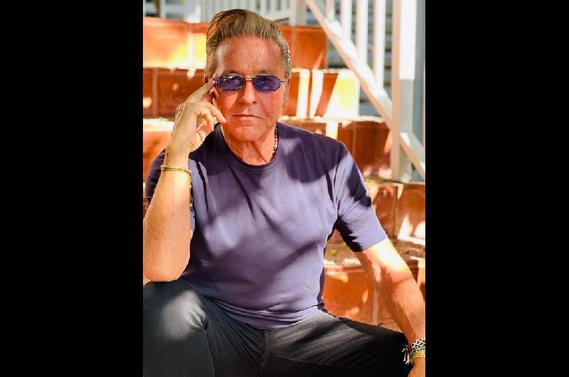 Ricardo Montaner celebroacute su cumpleantildeos nuacutemero 68 con un mensaje dedicado a sus fans- Alguacuten diacutea