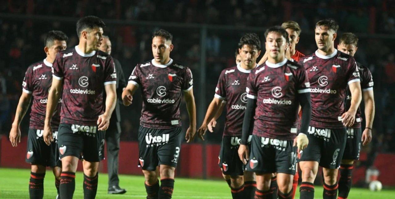La caiacuteda de Coloacuten- el club que fue campeoacuten hace cuatro antildeos y tiene chances de descender a la B Metropolitana