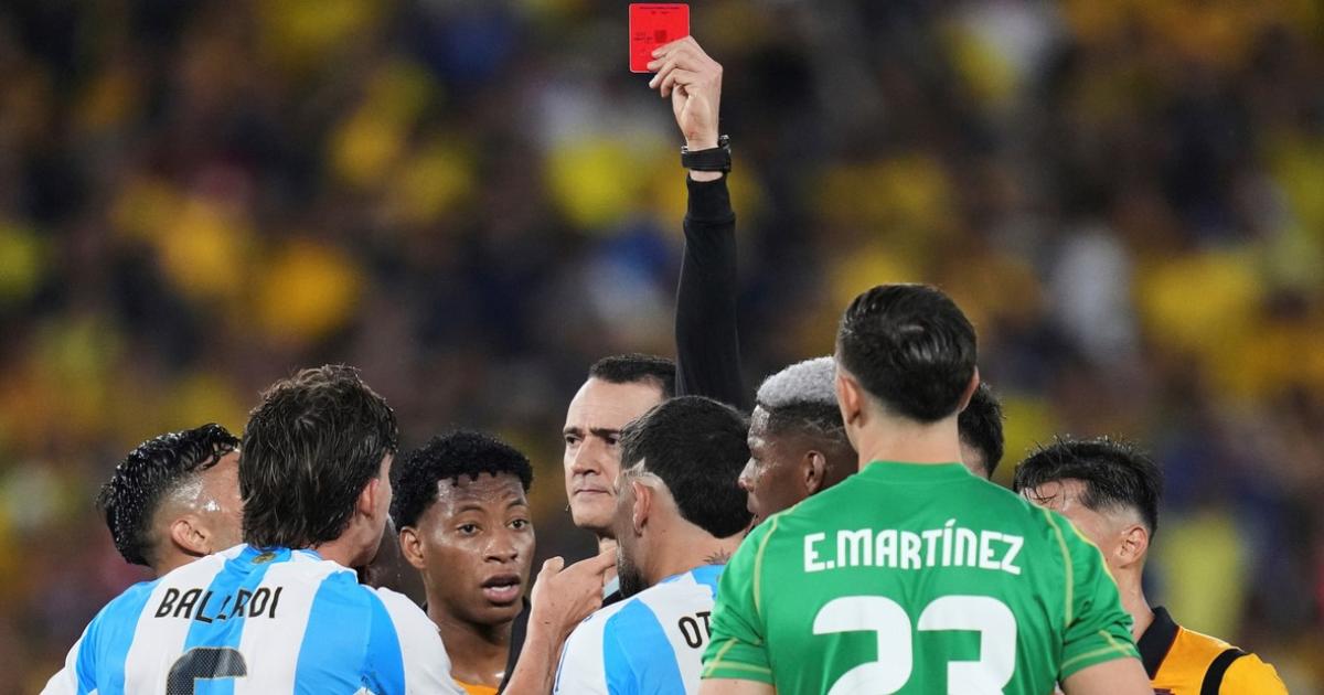 Argentina perdioacute con Ecuador pero cerroacute en la punta las Eliminatorias