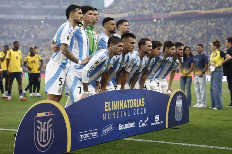 Argentina perdioacute con Ecuador pero cerroacute en la punta las Eliminatorias