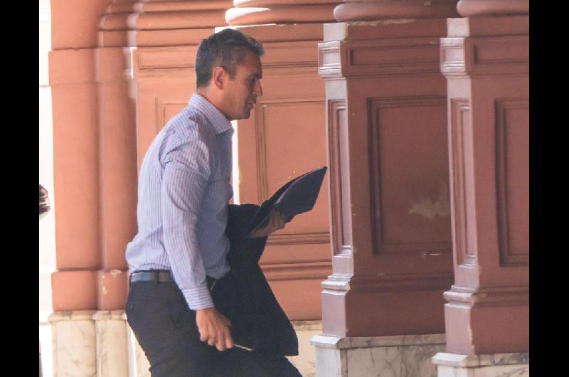 Javier Milei encabeza la reedicioacuten de la mesa poliacutetica y motoriza la actividad para contrarrestar la derrota