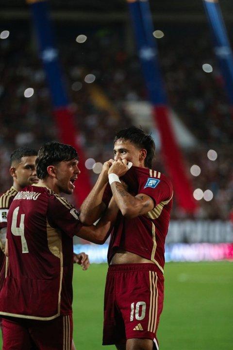 Venezuela y Bolivia mano a mano por el repechaje al Mundial 2026- iquestqueacute necesitan para clasificar