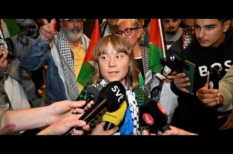 Denunciaron que un barco de la flotilla que lleva ayuda humanitaria a Gaza fue impactado por un dron