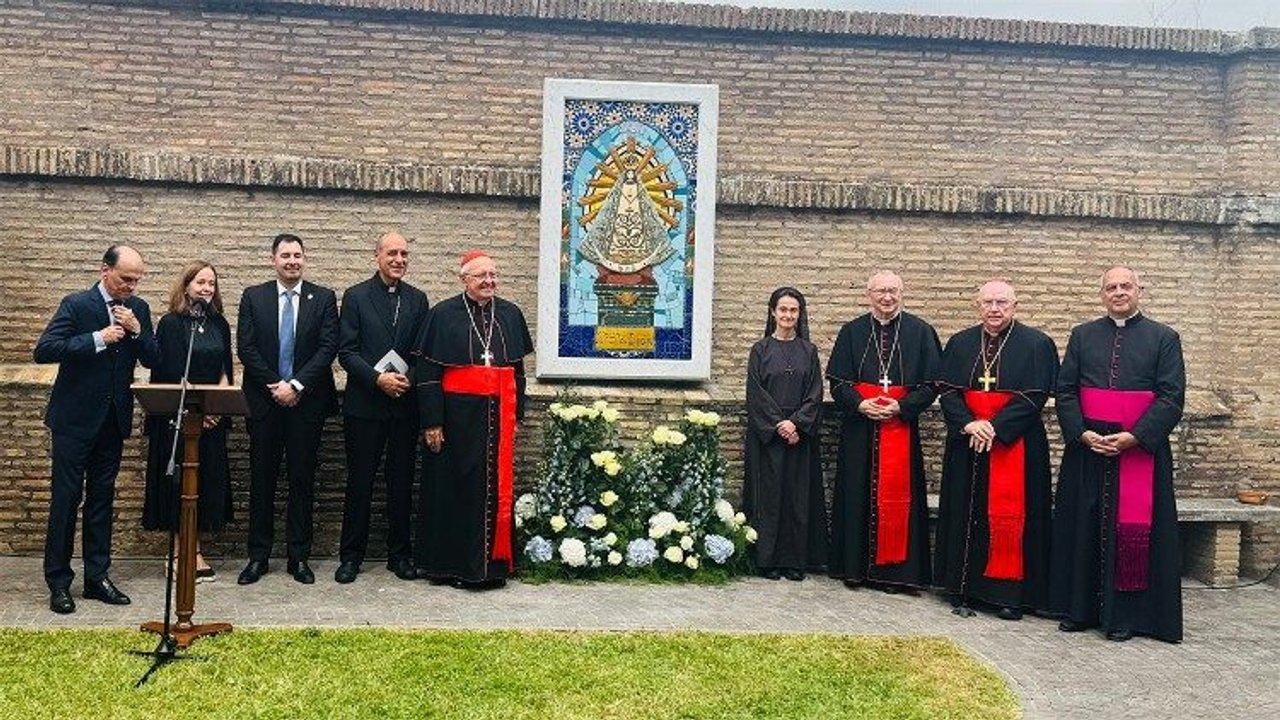 Entronizaron un mosaico de la Virgen de Lujaacuten en los Jardines Vaticanos