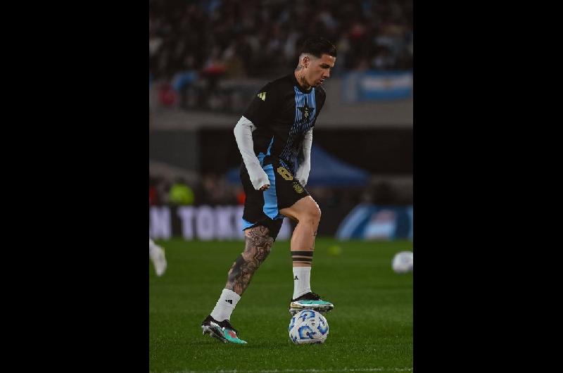 Por queacute no juega Enzo Fernaacutendez en la Seleccioacuten argentina contra Ecuador 