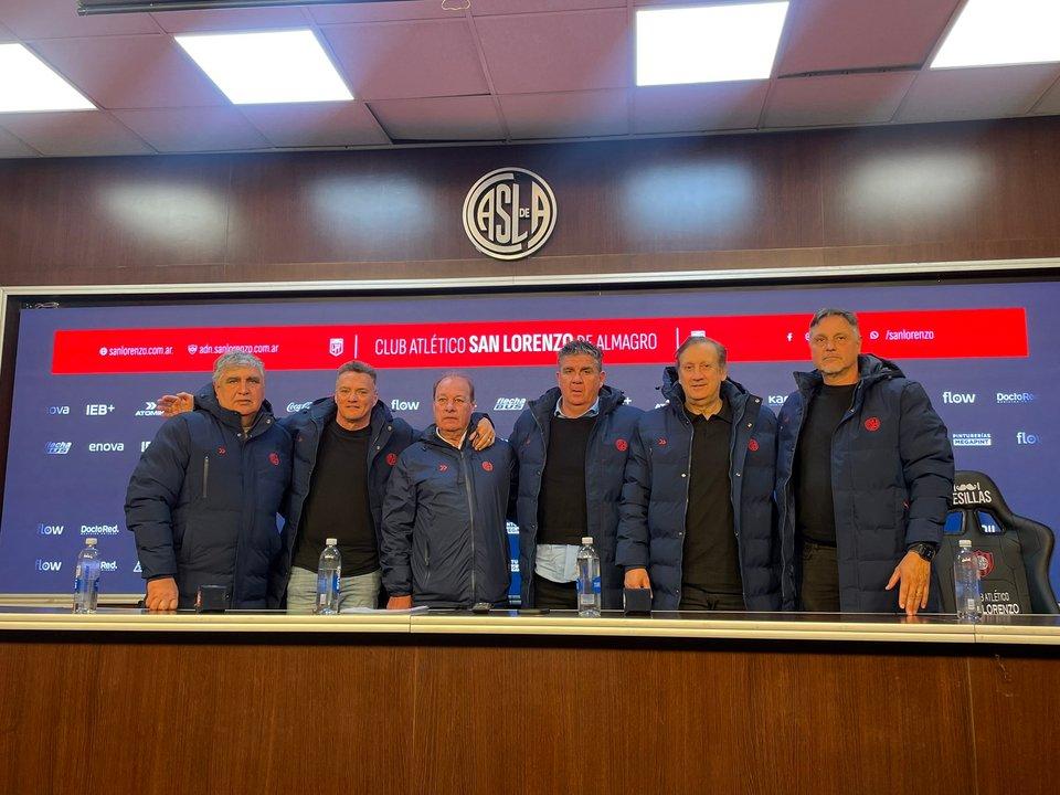 A pocos diacuteas del partido ante Racing San Lorenzo presentoacute a su ldquoConsejo de fuacutetbolrdquo
