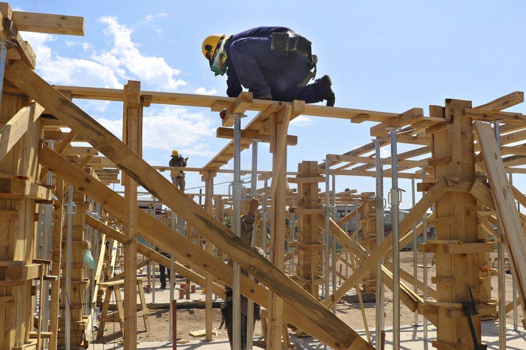 Las supertasas de Caputo paralizaron el creacutedito hipotecario y las obras de los desarrollos inmobiliarios