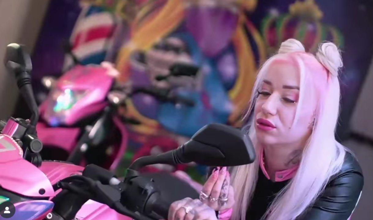 Katia ldquola Tanardquo Finocchio se lanza a la muacutesica con un caliente videoclip 