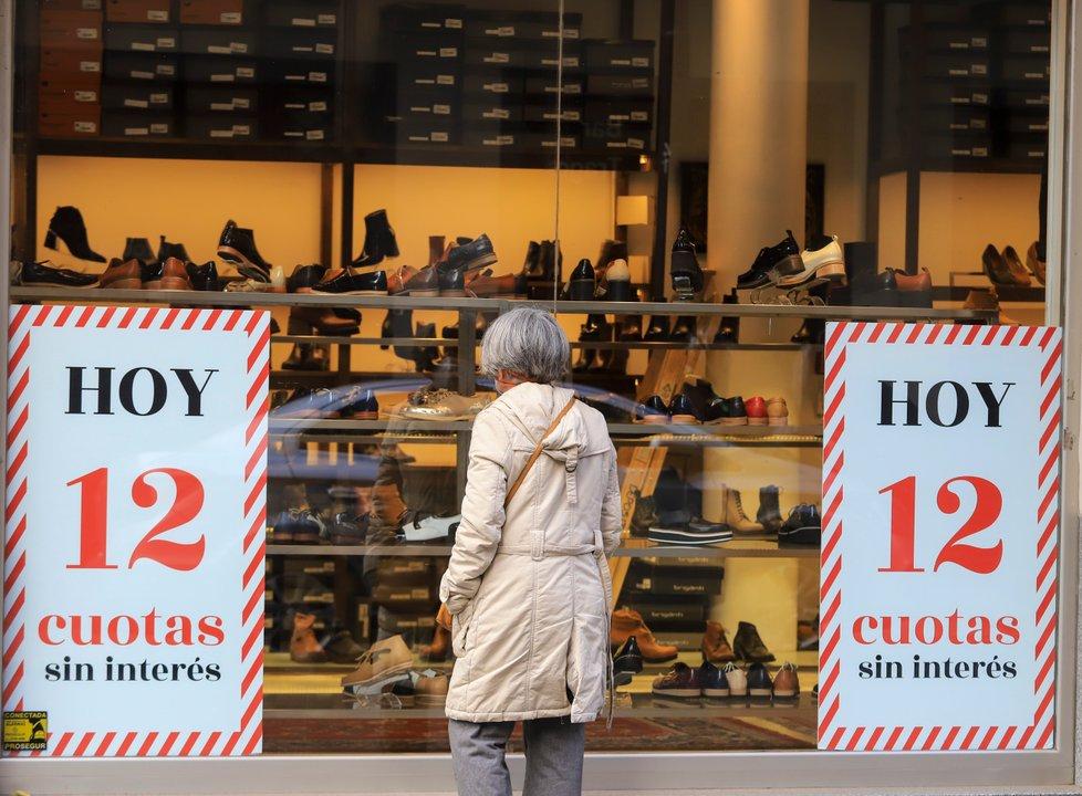 Las ventas minoristas cayeron 26-en-porciento- interanual en agosto y crece la dependencia de promociones y planes de pago