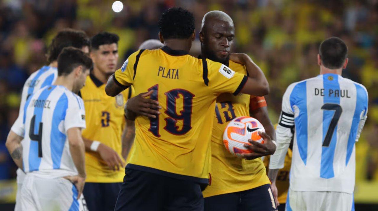Tras convertir un gol a Argentina el ecuatoriano Enner Valencia deja el fuacutetbol de Brasil y emigra a Meacutexico