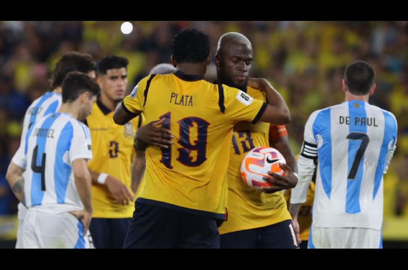 Tras convertir un gol a Argentina el ecuatoriano Enner Valencia deja el fuacutetbol de Brasil y emigra a Meacutexico