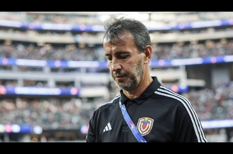 Bocha Batista evitoacute responder tras la eliminacioacuten de Venezuela- ldquoHoy no estoy para un intercambiordquo
