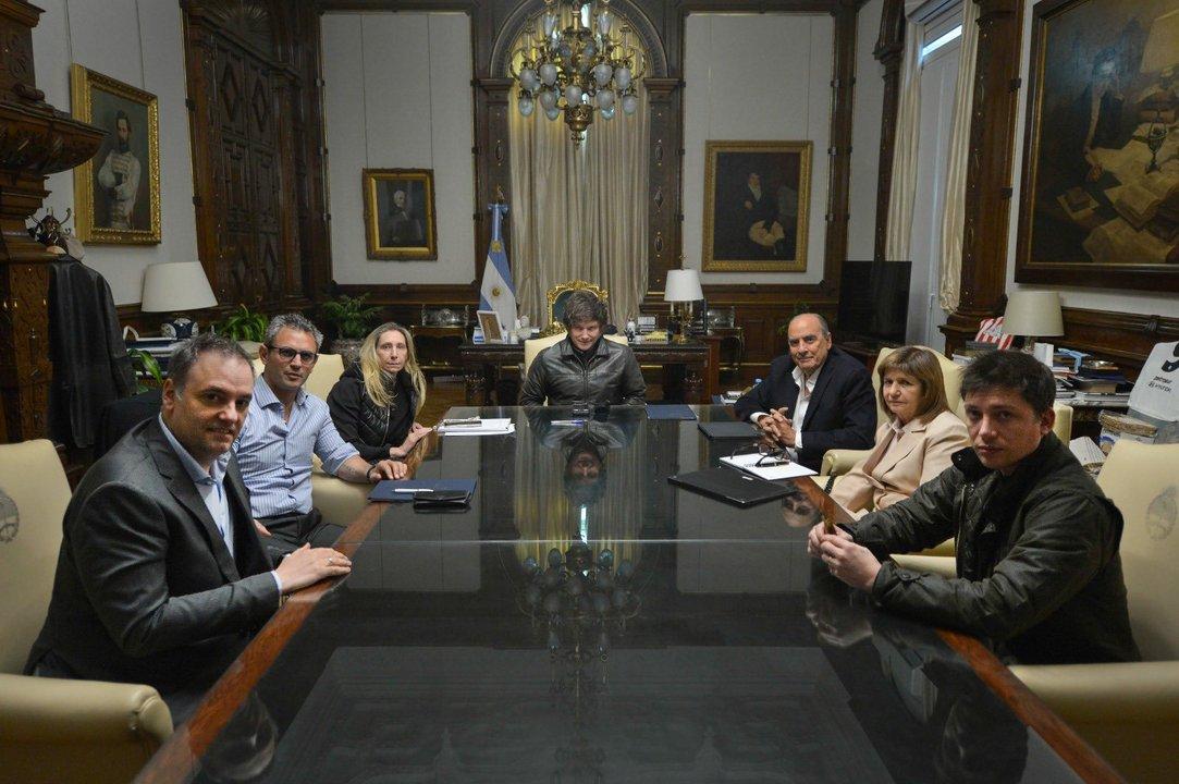 De la Mesa de Cristina a la Mesa de Milei- poderiacuteo enmascarado con promesas vaciacuteas