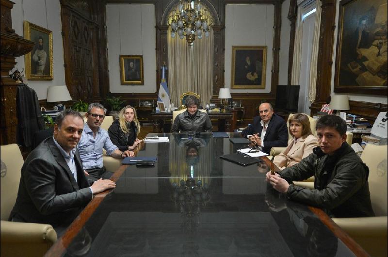 De la Mesa de Cristina a la Mesa de Milei- poderiacuteo enmascarado con promesas vaciacuteas