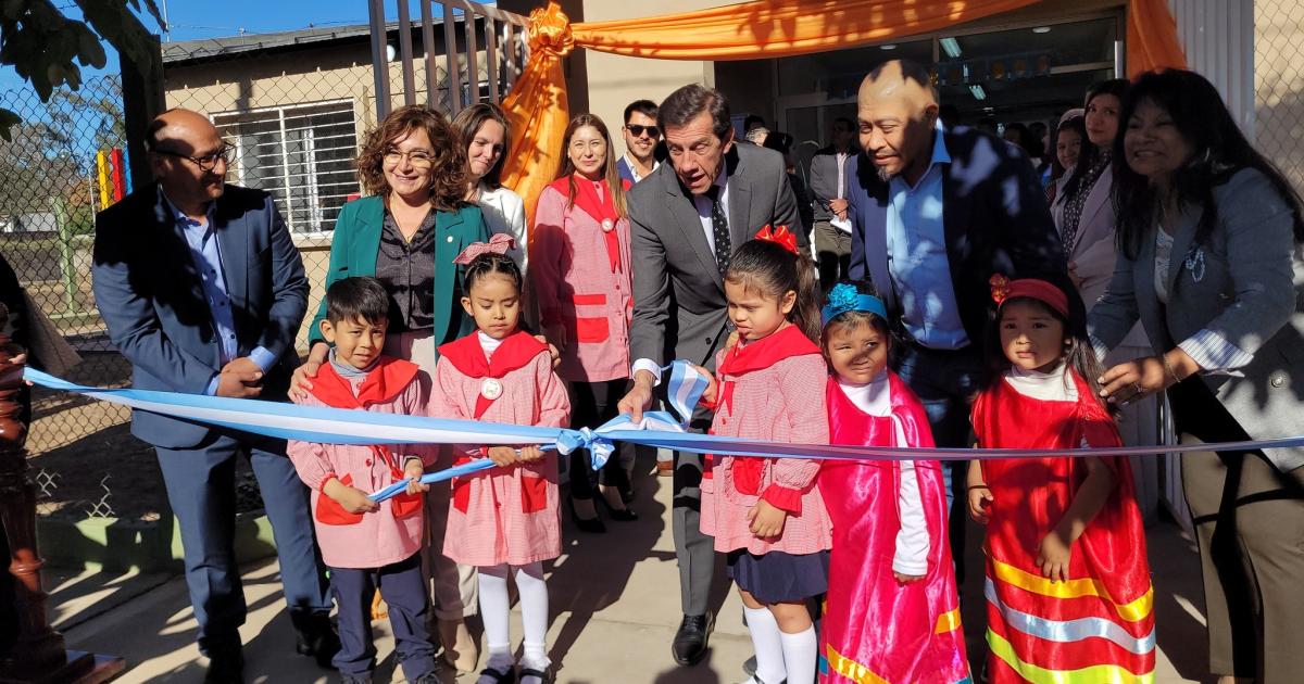 Carlos Sadir inauguroacute el JardiacutenMaternal 73 en Fraile Pintado