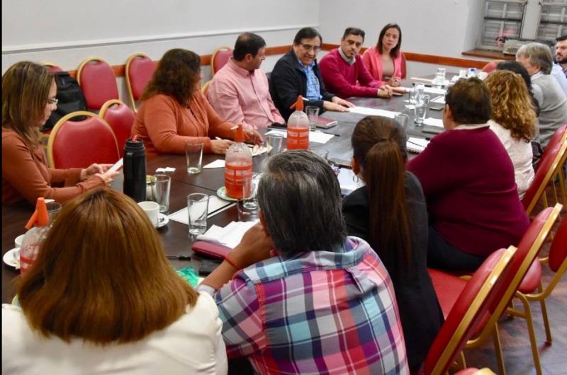 Nuevo impulso al proyecto de ley sobre la promocioacuten de la economiacutea popular