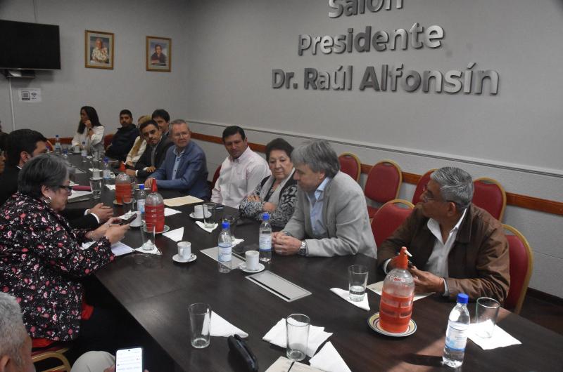 Impulsan denominar Joseacute Salinasal Complejo Ministerial de Educacioacuten