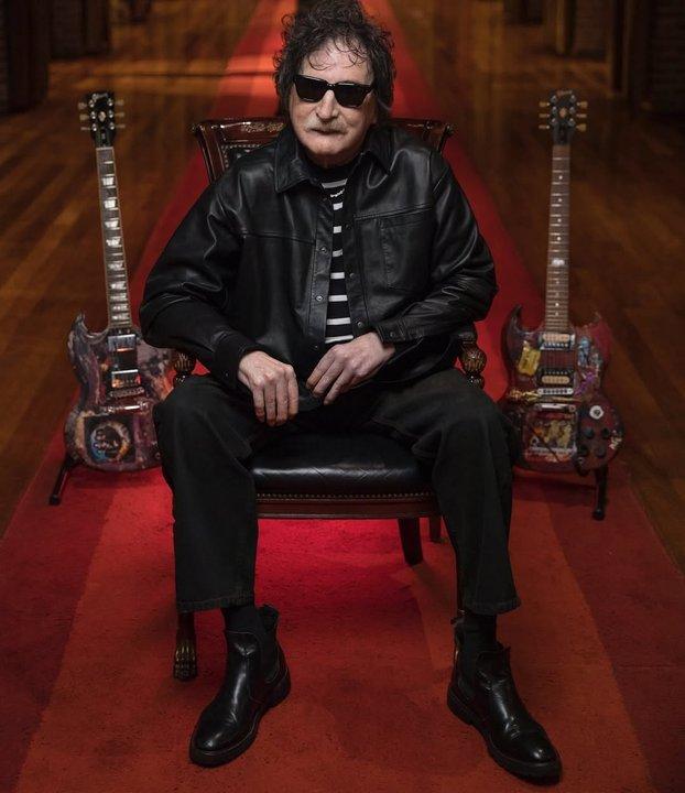 Charly Garciacutea fue reconocido por la Legislatura Portentildea por su uacuteltimo aacutelbum ldquoLa loacutegica del Escorpioacutenldquo