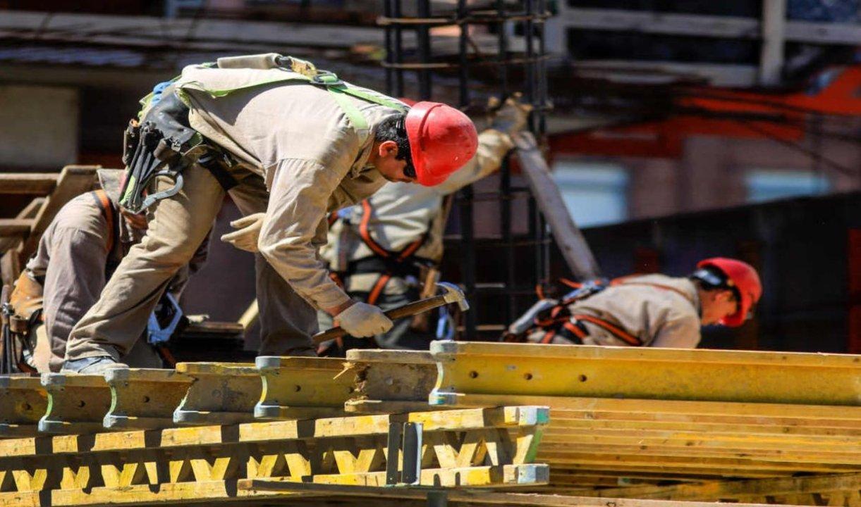 El empleo privado se redujo en julio y la tasa de despidos alcanzoacute el valor maacutes alto para el mes desde 2016