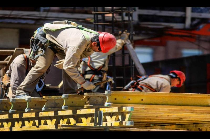 El empleo privado se redujo en julio y la tasa de despidos alcanzoacute el valor maacutes alto para el mes desde 2016