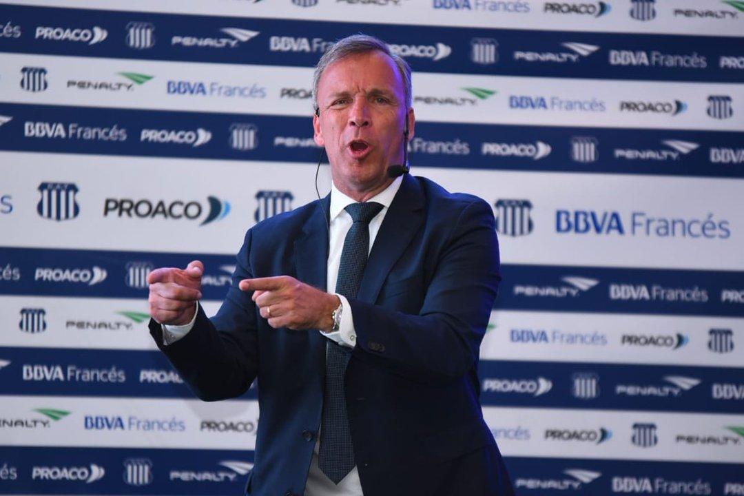 Fassi se disculpoacute con Tapia- Chiqui me pongo a entera disposicioacuten
