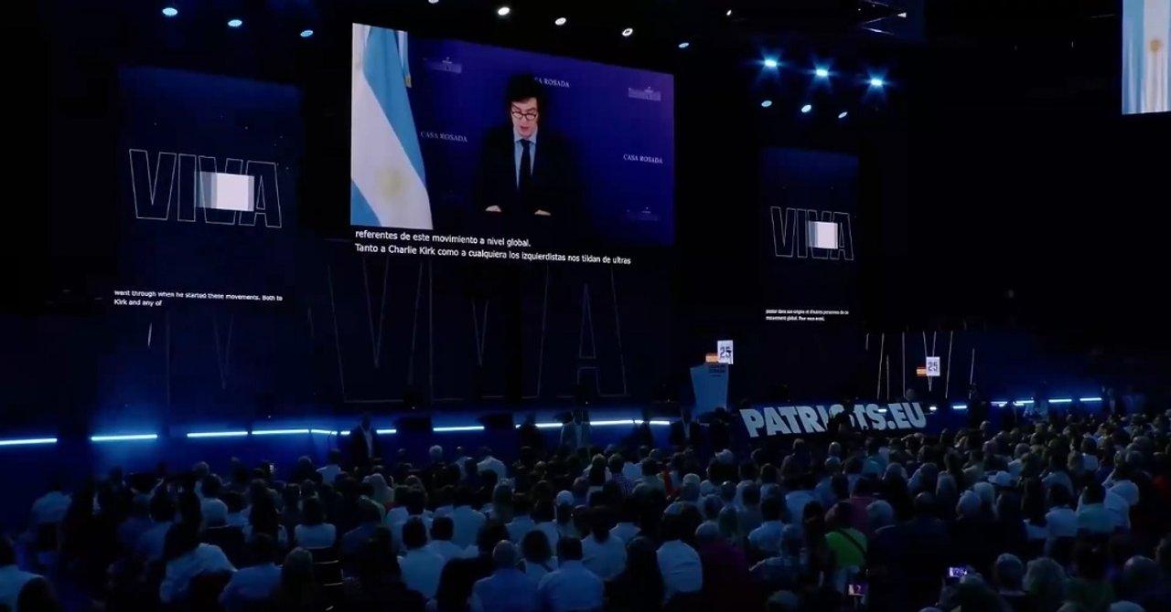 Milei participoacute por video de un acto de VOX y calificoacute a Charlie Kirk como ldquomaacutertir de la libertad