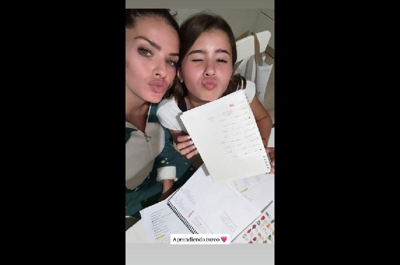 La China Suaacuterez presumioacute a sus hijos aprendiendo turco