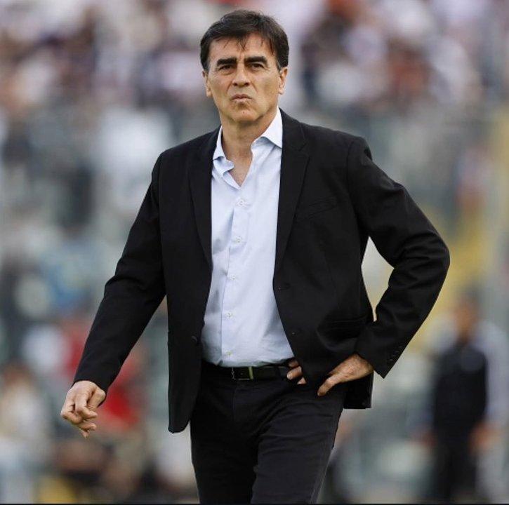 Gustavo Quinteros se acerca a Independiente como el reemplazante de Vaccari