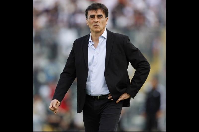 Gustavo Quinteros se acerca a Independiente como el reemplazante de Vaccari