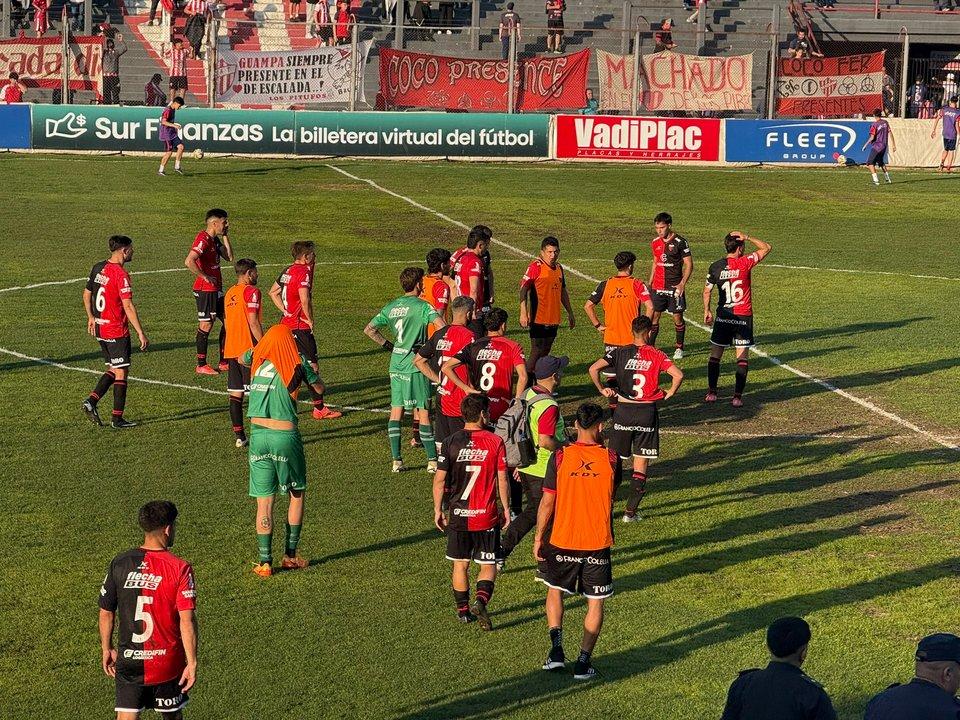 En Coloacuten una protesta paciacutefica terminoacute en represioacuten policial y un jugador herido
