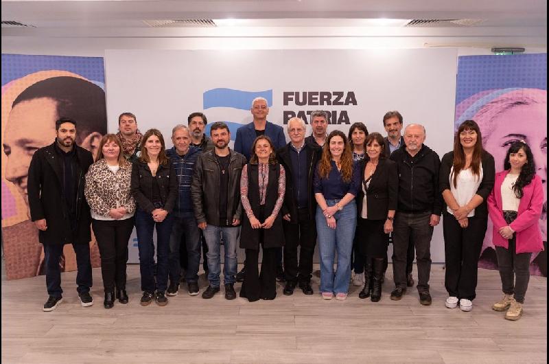 Candidatos del peronismo bonaerense se reuacutenen en PJ Nacional para ldquofrenar el ajuste de Mileirdquo en el Congreso