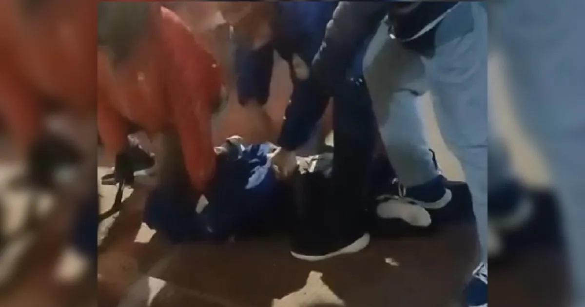 Lo sorprendieron robando fue linchado y terminoacute hospitalizado
