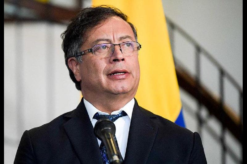 Petro anuncioacute que Colombia dejaraacute de comprar armamento a Estados Unidos- No maacutes limosnas ni regalosldquo