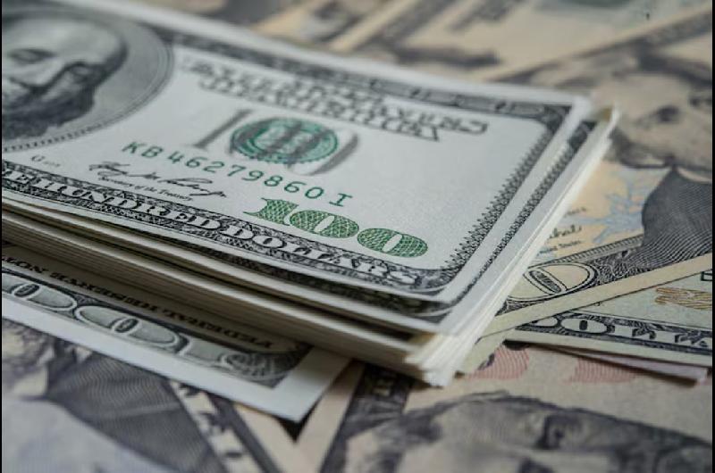 Ex funcionario de Economiacutea pide la suba del doacutelar y acumulacioacuten de reservas