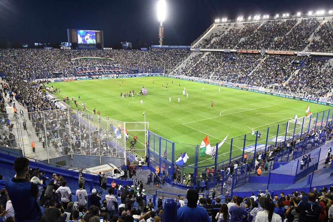 Veacutelez vs Racing- megaoperativo anti infiltrados con cruce de padrones y dura sancioacuten para los hinchas