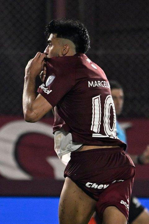 Video- El agoacutenico gol de Marcelino Moreno que valioacute un triunfo de Lanuacutes ante Fluminense