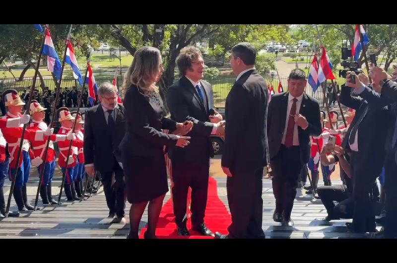 Con elogios a Pentildea Milei destacoacute la ldquoapertura comercial y la cooperacioacutenrdquo regional en el Congreso de Paraguay