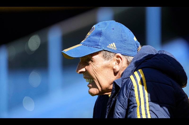 ldquoEsto no puede volver a pasar en Bocardquo- Russo le marcoacute la cancha a Palacios tras su enojo