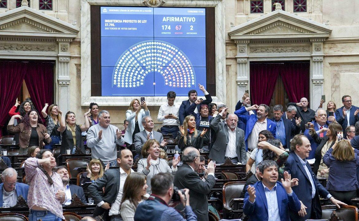 La oposicioacuten celebroacute el rechazo en Diputados a los vetos de financiamiento universitario y Garrahan